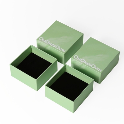 Logo personalizzato Cartone rigido di carta Gioielli Scatola regalo con coperchio e base di schiuma inserito